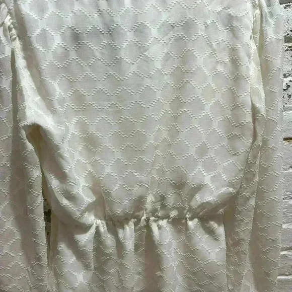 Elizabeth and James long sleeves, v neck peplum blouse in cream. Size Small. - Picture 8 of 9